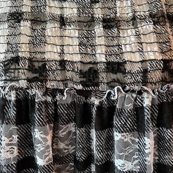TIME and Tru black and white lace blouse size XL like new!………… - Picture 2 of 9